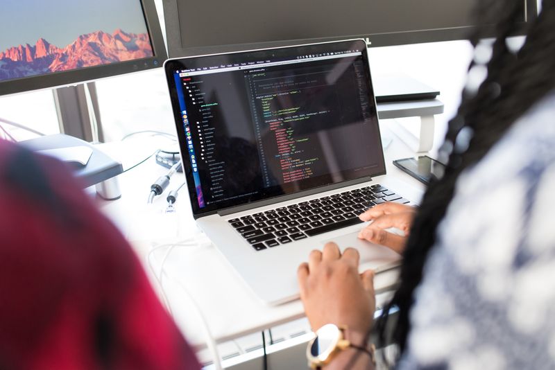 Gráfico de costos de servicios en la nube con desglose por categoría