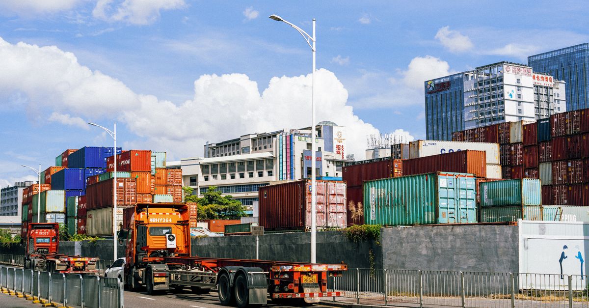 Containers and services deployed in a cluster with startup logs